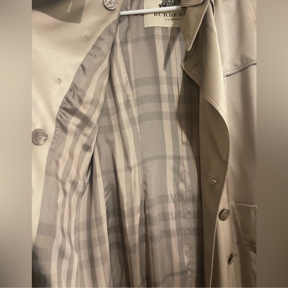 Burberry 100% Mulberry Silk Trench Coat - Picture 6 of 13